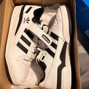 Adidas Forum Low- men size 11